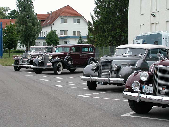 Speyer_220508_067.JPG - Präsentation der Cadillacs auf dem Parkplatz vor dem Hotel Am Technikmuseum